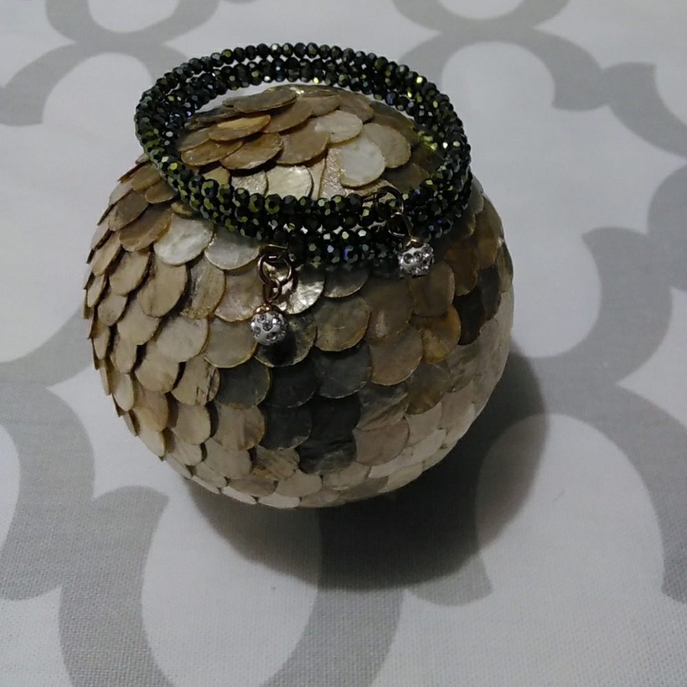 Green bead bracelet (new)
